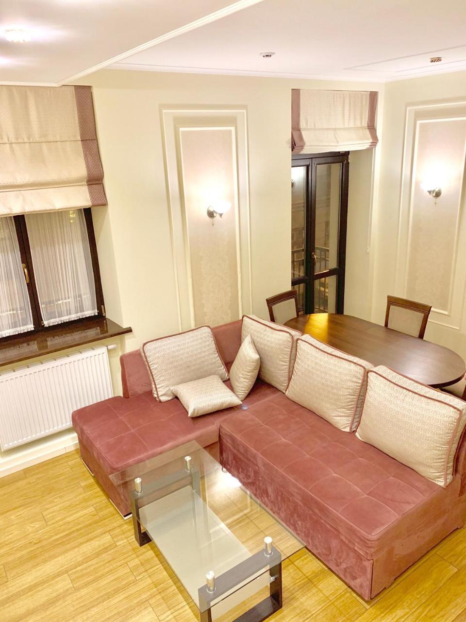 Two-Bedroom On Lesi Ukrainky Лвив Екстериор снимка