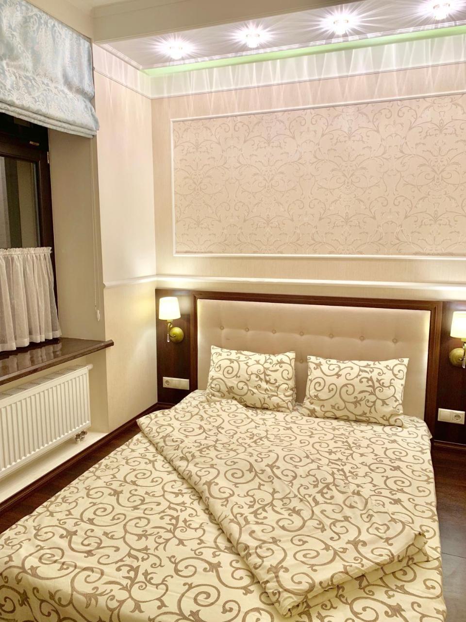 Two-Bedroom On Lesi Ukrainky Лвив Екстериор снимка
