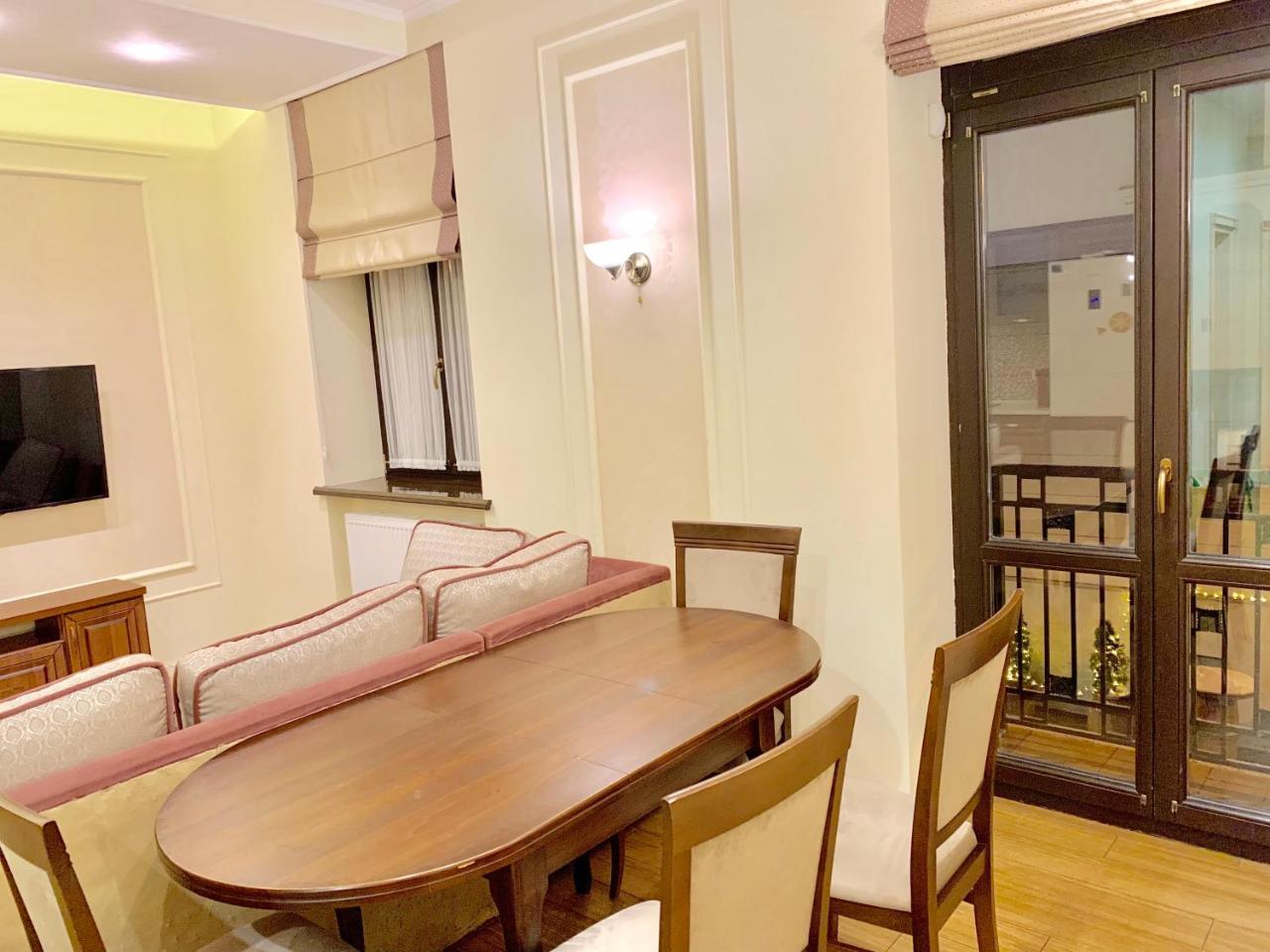 Two-Bedroom On Lesi Ukrainky Лвив Екстериор снимка